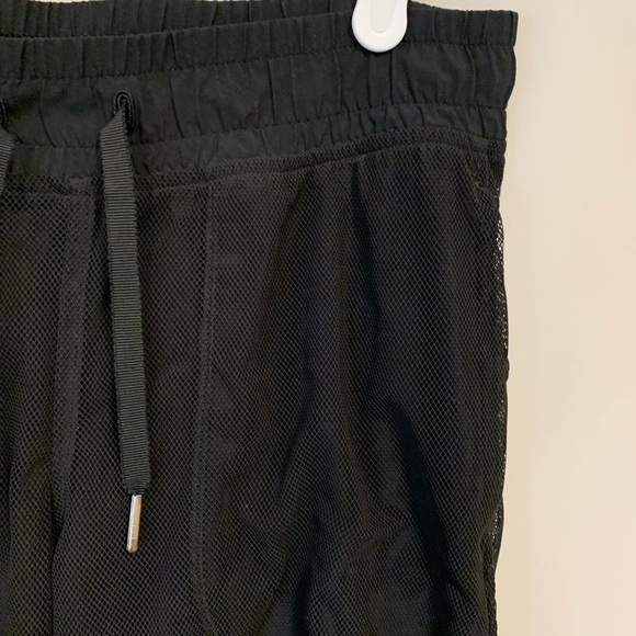 𝅺lululemon Athletica Mesh Jogger Pants - Black - Size 4 - Picture 12 of 16